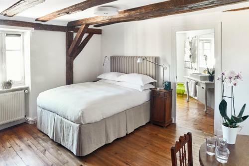 Saint-yrieix-la-perche Town House Sleeps 10