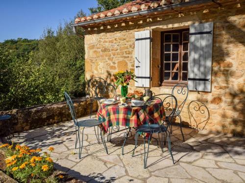 Charming Holiday Home With Deckchairs, Garden, Terrace, Bbq