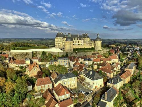 Chic Holiday Home In Segur-le-chateau With Swimming Pool