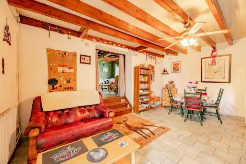 3-bed Rustic French Cottage We Welcome Families