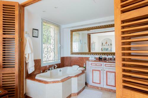 Theoule-sur-mer Villa Sleeps 8 Pool Air Con Wifi