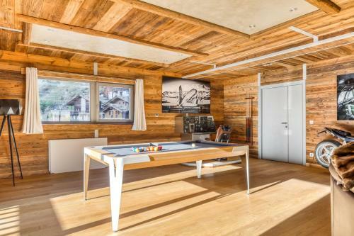 Chalet Carte Blanche Tango Charlie