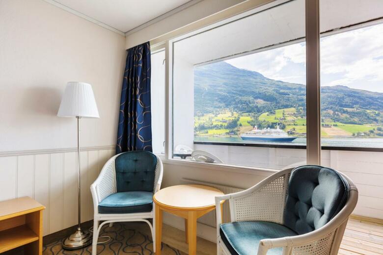Olden Fjordhotel