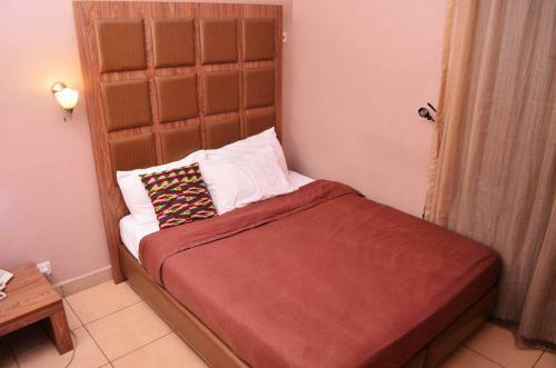 Hotel Swiss Cottage Suites