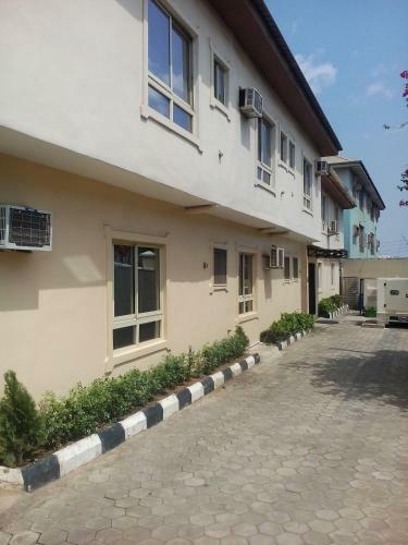 Hotel Swiss Cottage Suites