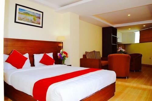 Hotel Regal Airport