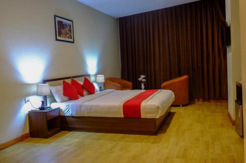 Hotel Regal Airport
