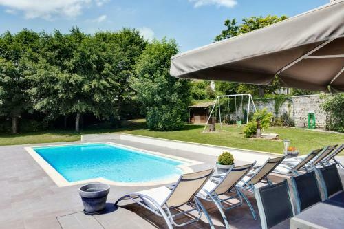 Mercurey Chateau Sleeps 16 Pool Wifi