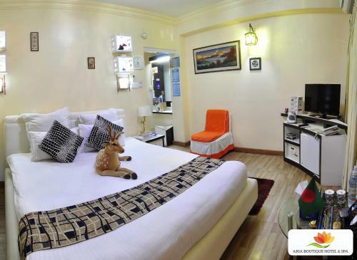 Royal Penguin Boutique Hotel