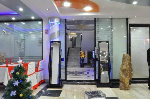Royal Penguin Boutique Hotel