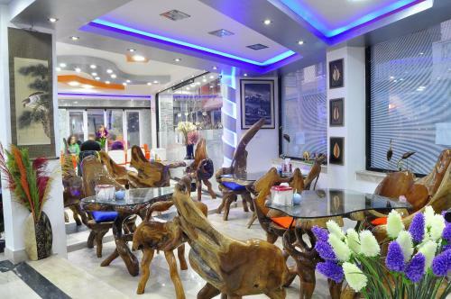 Royal Penguin Boutique Hotel