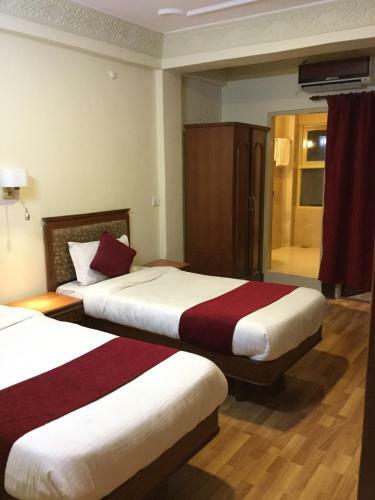 Hotel Trekkers Home