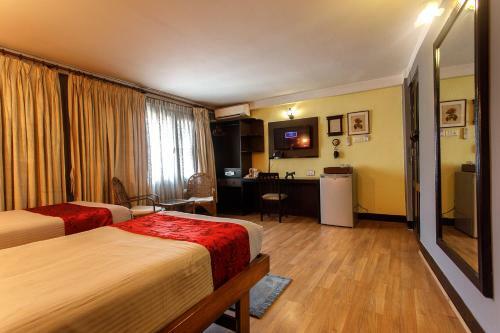 Hotel Ambassador Garden Home