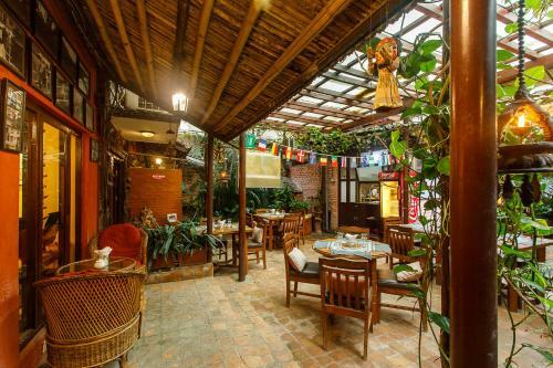 Hotel Ambassador Garden Home