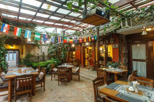 Hotel Ambassador Garden Home