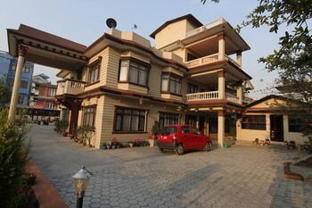 Hostal Dipankara Holiday Home