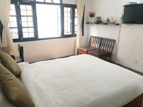 Bed & Breakfast Hotel Holy Lodge