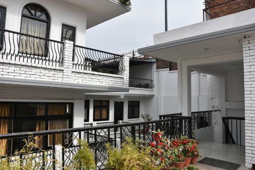 Bed & Breakfast Hotel Holy Lodge