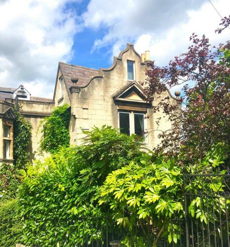 Grand Garden Apartment In Gothic Victorian Villa