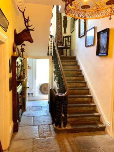 Grand Garden Apartment In Gothic Victorian Villa