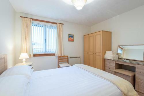 2 Bed Home With Private Garden In The Highlands