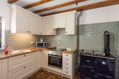 Detached 4-bed Farmhouse Beaumaris Stunning Views!