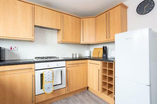 Burte View Spacious Apartment For Travelers And Keyworkers For 4 People By Dream Key Solution