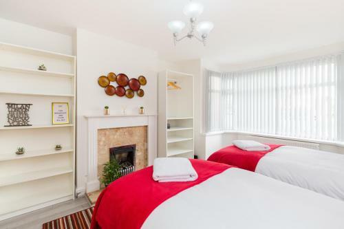 Solihull Contractors 4 Bedroom House With 7 Beds & Parking