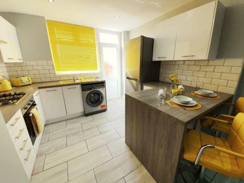 Sunflower Suite Under Sasco Apartments