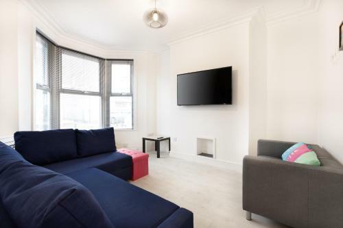 Bingo House Sasco Apartments