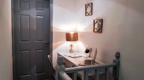 Ideal Home Away In Smithalls, Bolton