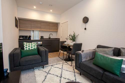 Modern 2 Bedroom Apartment In Bolton