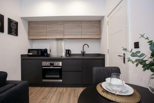 Modern 2 Bedroom Apartment In Bolton