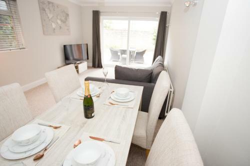 Chine Gardens - 2 Bedroom Apartment