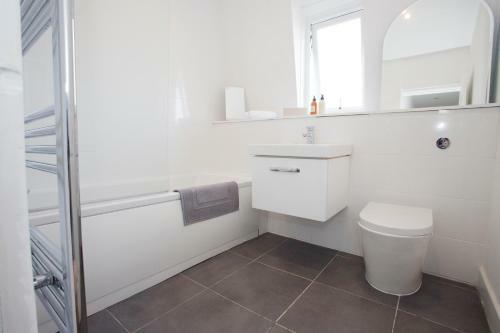 Wilton Apartment - 2 Bedroom - Great Location