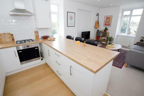 Wilton Apartment - 2 Bedroom - Great Location