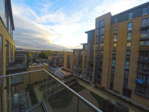 West Side Apartments -brentford, London