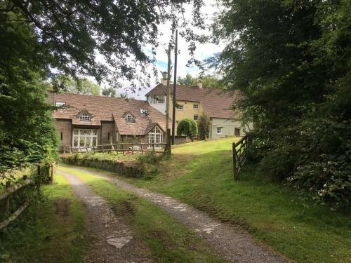 Beautiful 6-bed Home In Brecon