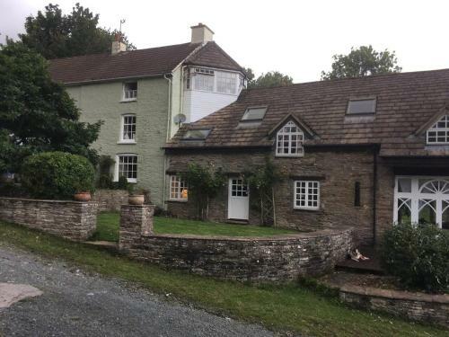 Beautiful 6-bed Home In Brecon