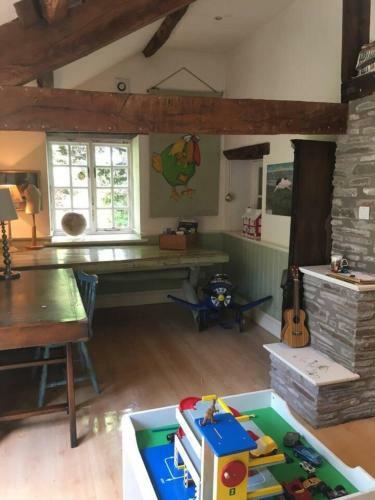 Beautiful 6-bed Home In Brecon