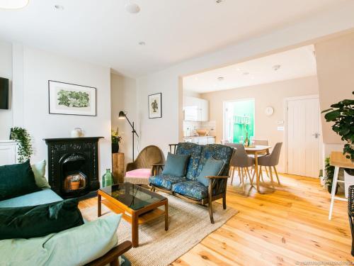 Exquisite 3bdr Botanical Oasis In Central Brighton