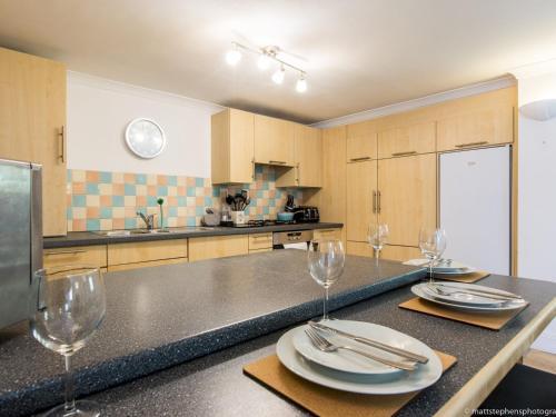 Spacious 5bdr House W/garden In Fabulous Location