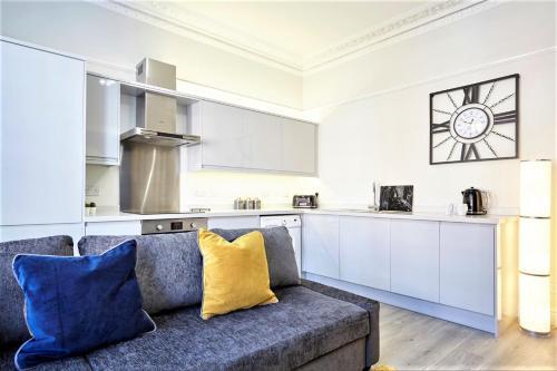 The Sunningdale - Your Apartment