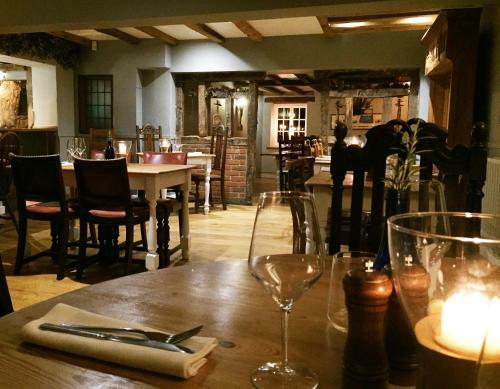 Hotel The Queen's Head At Broad Chalke