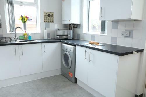 Ideal Home Away In Bury And Whitefield
