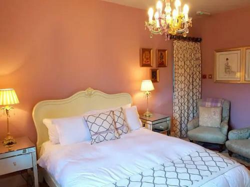 Hotel No 6 The Square Tearooms & Accommodation
