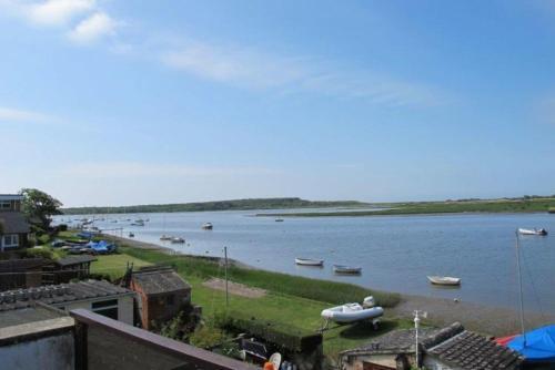 Stanpit Cottage With Scenic Views