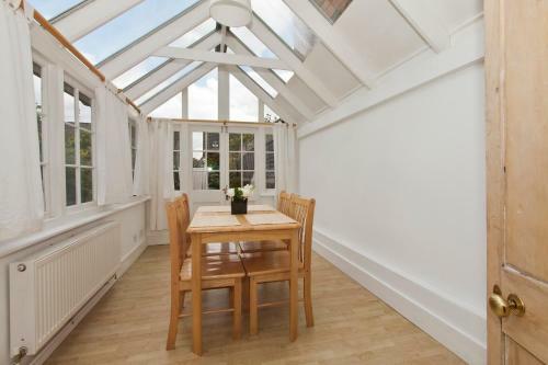 Gorgeous Victorian Villa - Central Canterbury