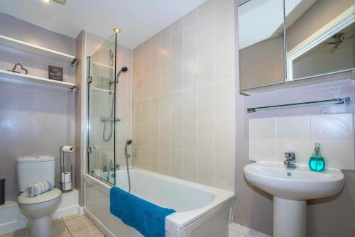 Modern Two Bed Ground Floor Apartment With Parking