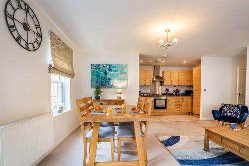 Modern Two Bed Ground Floor Apartment With Parking